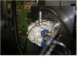 Démontage Expertise Réparation Remontage Essais sur banc d'une pompe hydraulique SAUER 90L075