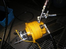 Démontage Expertise Réparation Remontage Essais sur banc d'un moteur hydraulique-POCLAIN-MS-08