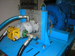 Démontage Expertise Réparation Remontage Essais sur banc d'un moteur hydraulique-SAUER-SMF2052